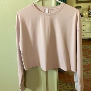 Lululemon cropped. Size 6 stretch-elastane nylon. Pinkish beige NWOT